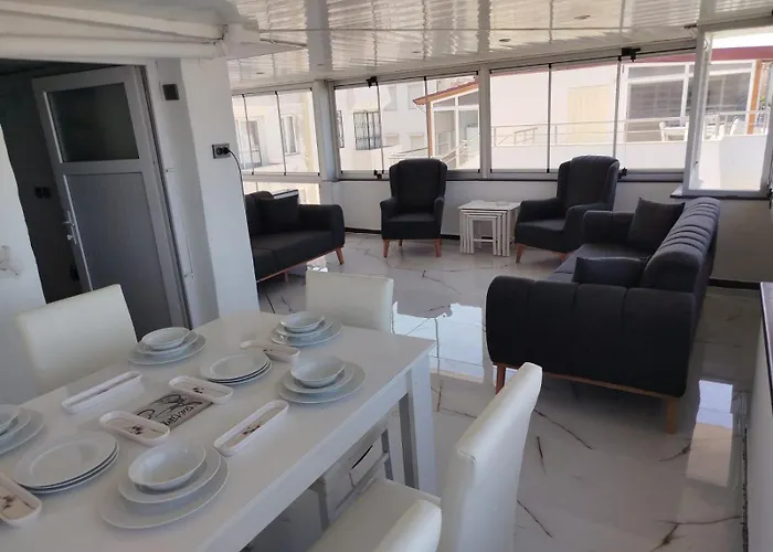 Kadinlar Denizi Manzarali Willa Kusadası